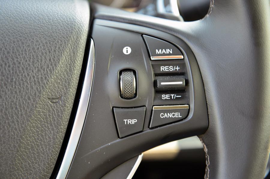 Детали интерьера Acura TLX 3.5L V6 SH-AWD 2015 года  (фото 82 из 91)